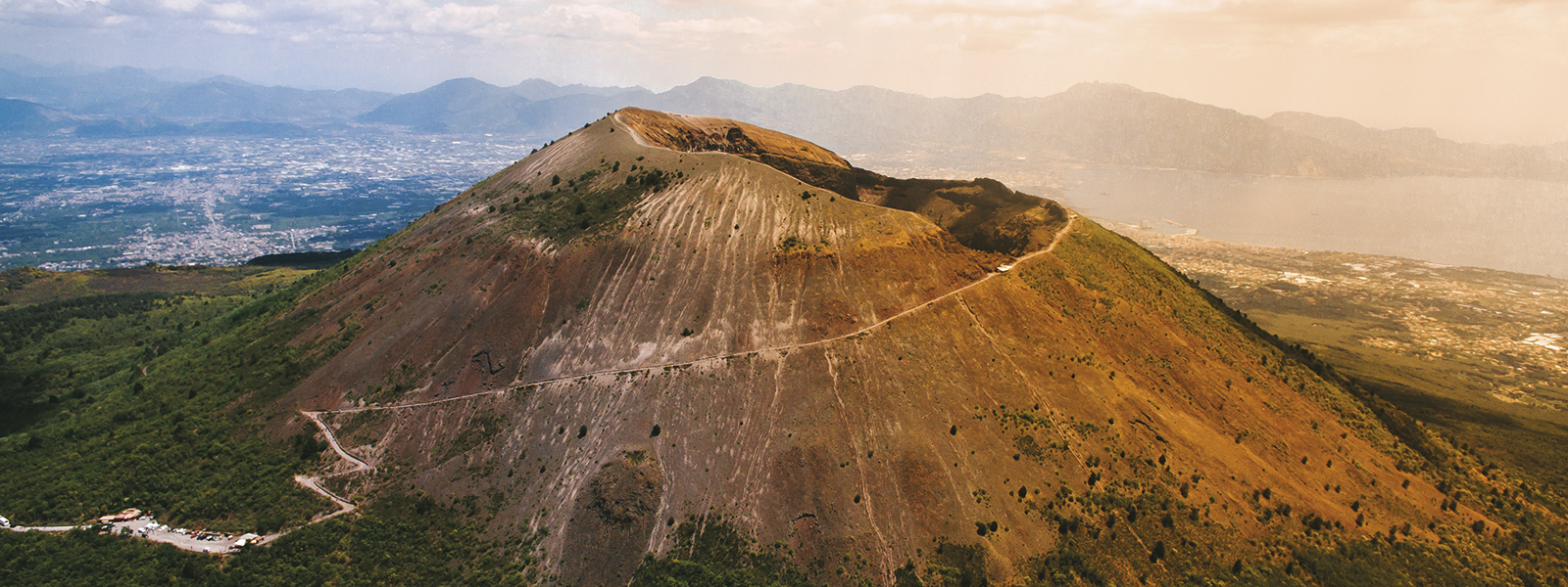 Napoli - il Miglio Sacro e il Vesuvio